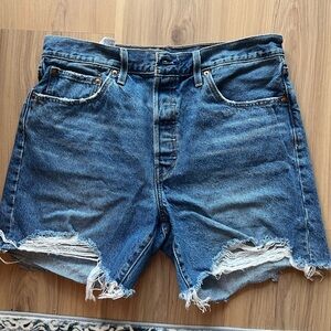 Levi’s 501 Mid Thigh Blue Jean Shorts